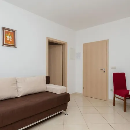 Apartman Erstic 3 - By Guide *