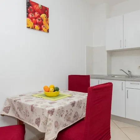 Erstic 3 - By Guide Apartman Baska Voda