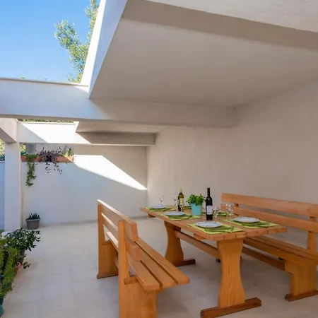 Erstic 3 - By Guide Apartman Baska Voda